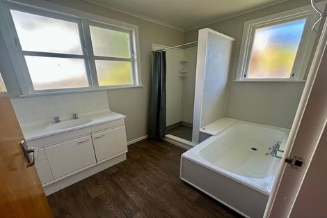 Photo of property in 58 Tiromoana Road, Raumati South, Paraparaumu, 5032