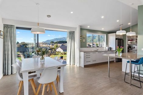 Photo of property in 48 Ferndale Drive, Waikanae, 5036