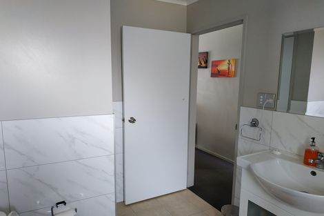 Photo of property in 2/27 Rice Crescent, Papakura, 2110