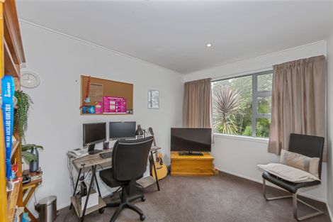 Photo of property in 1 Pluto Place, Beach Haven, Auckland, 0626