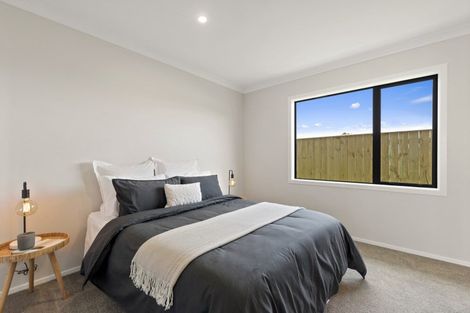 Photo of property in 10 Oak Place, Levin, 5510