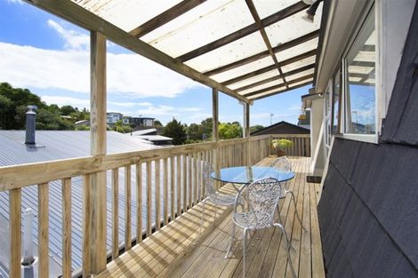 Photo of property in 1/17 Tiri View Place, Waiake, Auckland, 0630