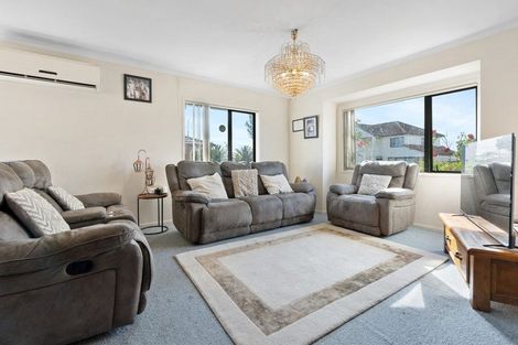 Photo of property in 9 Tussock Avenue, Mangere, Auckland, 2022