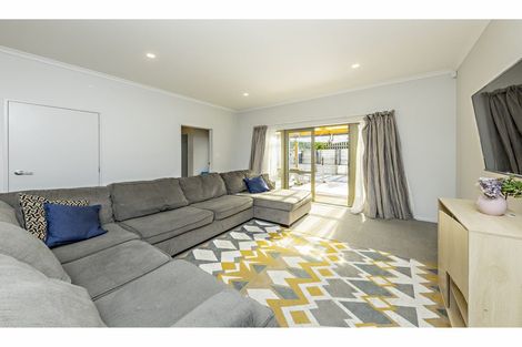 Photo of property in 22 Taiaapure Street, Weymouth, Auckland, 2103