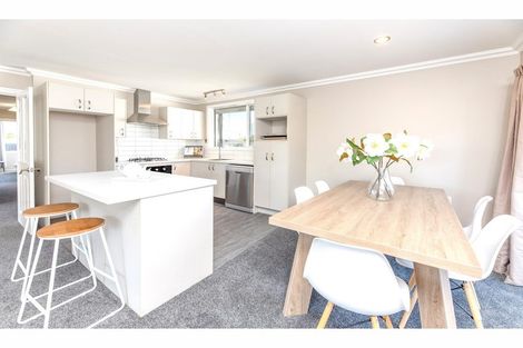 Photo of property in 16 Saunders Place, Redwood, Christchurch, 8051