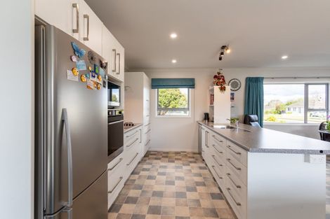 Photo of property in 1 Mckay Place, Dannevirke, 4930