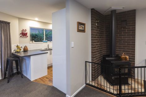 Photo of property in 28 Denniston Crescent, Redwood, Christchurch, 8051