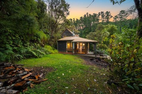 Photo of property in 99 Elmslie Road, Pinehaven, Upper Hutt, 5019