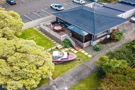 Photo of property in 1/12 Kauri Glen Road, Northcote, Auckland, 0627