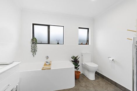 Photo of property in 16 Daniel Place, Kelvin Grove, Palmerston North, 4414