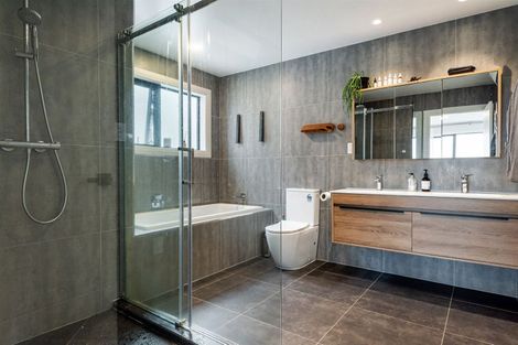 Photo of property in 10a Aberdeen Road, Campbells Bay, Auckland, 0620