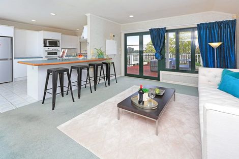 Photo of property in 2 Annalong Road, Dannemora, Auckland, 2016