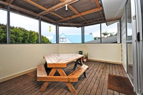 Photo of property in 2/7 Banksia Place, Goodwood Heights, Auckland, 2105