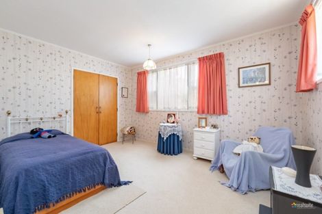 Photo of property in 1 Fendalton Crescent, Pinehaven, Upper Hutt, 5019