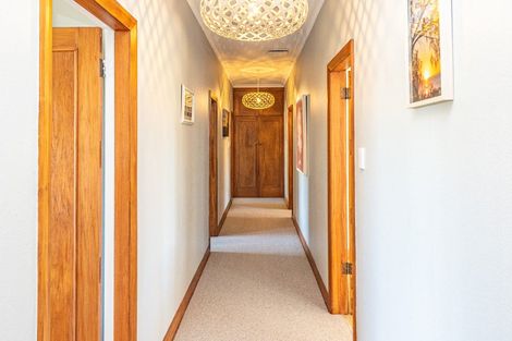 Photo of property in 2 Tarata Street, Saint Johns Hill, Whanganui, 4501