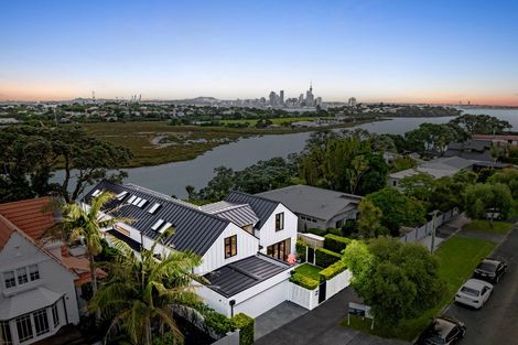 Photo of property in 71a Ngataringa Road, Devonport, Auckland, 0624