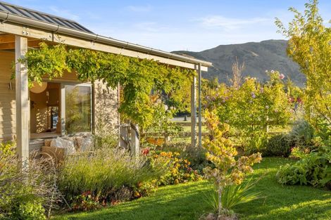 Photo of property in 3 Doug Ledgerwood Drive, Wanaka, 9305