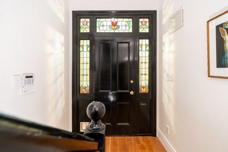 Photo of property in 16 Hawker Street, Mount Victoria, Wellington, 6011