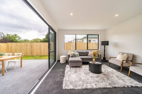 Photo of property in 47b Heretaunga Square, Silverstream, Upper Hutt, 5019