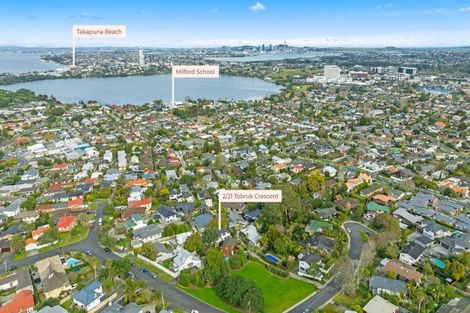 Photo of property in 2/21 Tobruk Crescent, Milford, Auckland, 0620