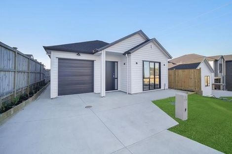 Photo of property in 30 Cloonlyon Drive, Flat Bush, Auckland, 2019