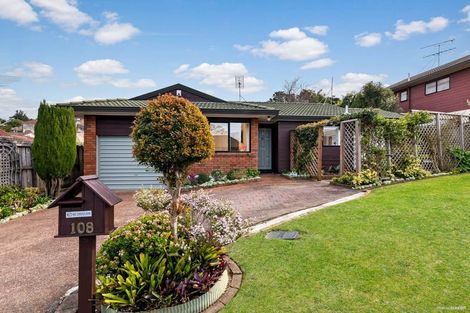 Photo of property in 1 Spears Place, Botany Downs, Auckland, 2010