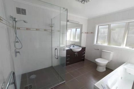 Photo of property in 56 Moyrus Crescent, East Tamaki Heights, Auckland, 2016