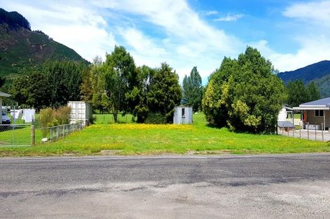 Photo of property in 136 Waller Street, Murchison, 7007