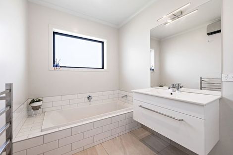 Photo of property in 12 Sawdon Street, Wanaka, 9305