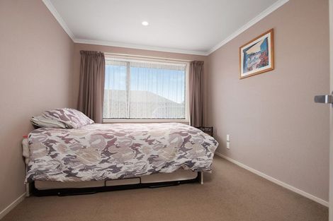 Photo of property in 20 Chestnut Close, Kelvin Grove, Palmerston North, 4414