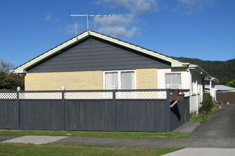 Photo of property in 2/13 Kumeroa Grove, Wainuiomata, Lower Hutt, 5014