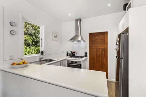 Photo of property in 21 Beach Street, Island Bay, Wellington, 6023