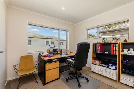 Photo of property in 6 Papahou Lane, Papatoetoe, Auckland, 2025