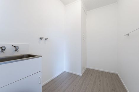 Photo of property in 35d Edmonton Road, Henderson, Auckland, 0612