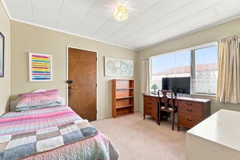 Photo of property in 2 Warwick Place, Springvale, Whanganui, 4501