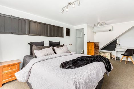 Photo of property in 35 Omapere Street, Whitby, Porirua, 5024