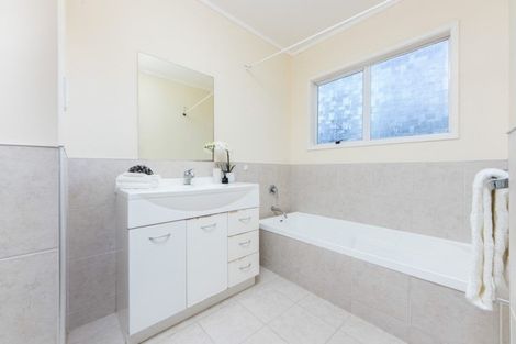 Photo of property in 1/23 Mahara Avenue, Birkenhead, Auckland, 0626