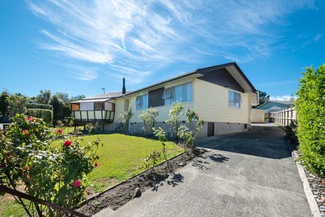 Photo of property in 6 Pankhurst Place, Sunnyvale, Auckland, 0612