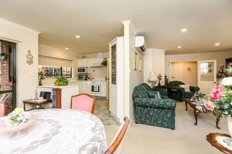 Photo of property in 12 Kawaroa Close, New Plymouth, 4310