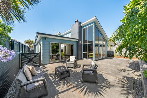 Photo of property in 8a Whitehouse Road, Titahi Bay, Porirua, 5022