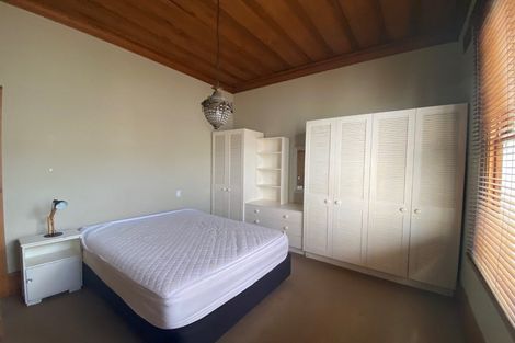 Photo of property in 16 Sealy Road, Bluff Hill, Napier, 4110