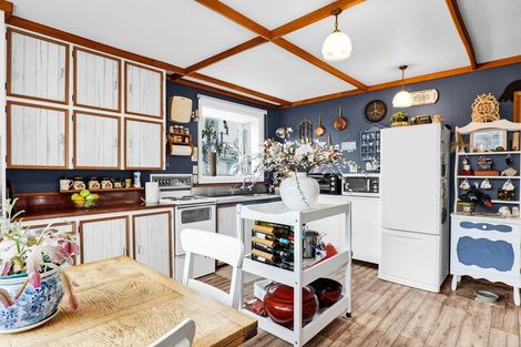 Photo of property in 16 Graham Street, Eltham, 4322