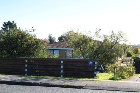 Photo of property in 28 Litten Road, Cockle Bay, Auckland, 2014