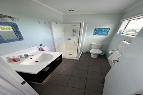 Photo of property in 473 Glenfield Road, Glenfield, Auckland, 0629