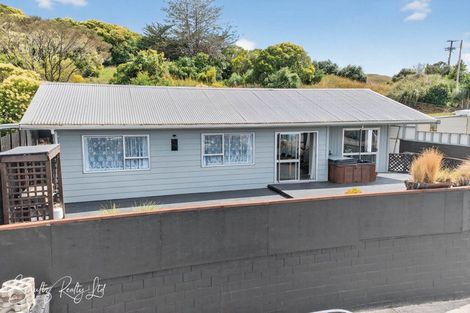 Photo of property in 27 Hurndall Street East, Maungaturoto, 0520