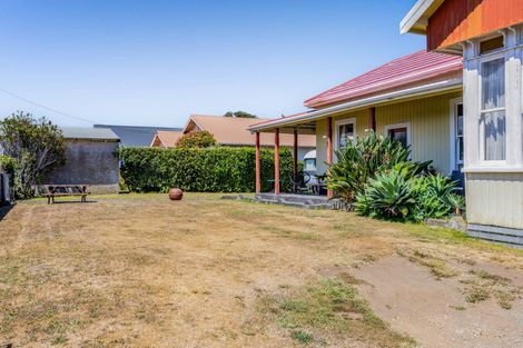 Photo of property in 68 Domett Street, Opunake, 4616