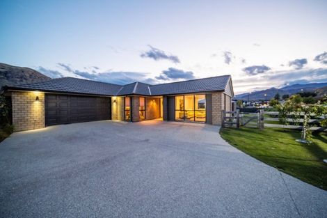 Photo of property in 4 Banbury Terrace, Lower Shotover, Queenstown, 9304