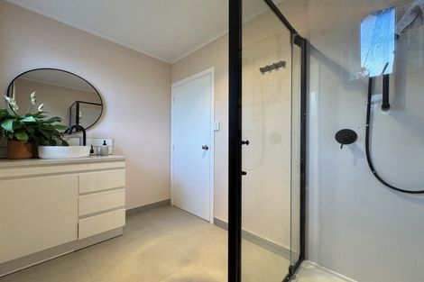 Photo of property in 10 Birdwood Road, Swanson, Auckland, 0612