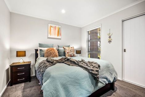 Photo of property in 32 Waitemata Drive, One Tree Point, 0118