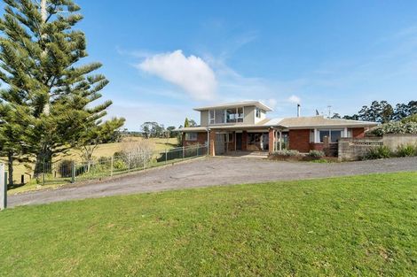 Photo of property in 16 Babich Road, Henderson Valley, Auckland, 0614